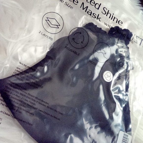 New Aritzia Black Sculpted 2 Layers Reusable Satin Face Mask O/S - Picture 6 of 6